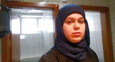 sex kiểu truyền thống Cô ấy hút vòi nước của một người đàn ông. sieusex