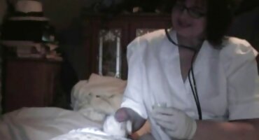 phim sex gái già thủ dâm MILF nghiêng chàng trai trẻ để fuck. sex hoang thuy linh