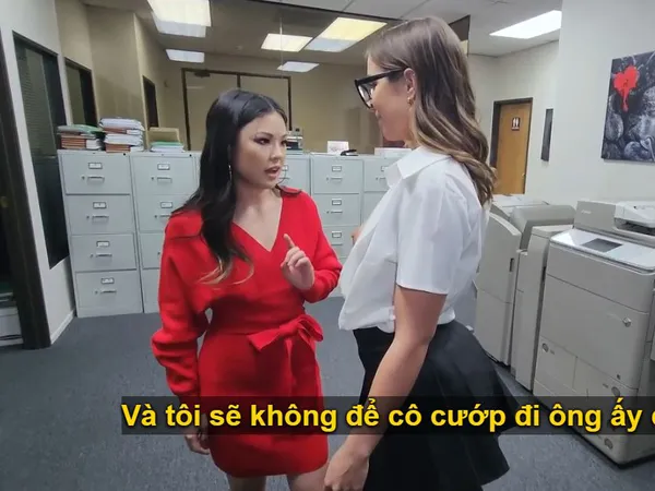 sex ane Bố dượng may mắn đụ cùng lúc con gái và em trợ lý riêng